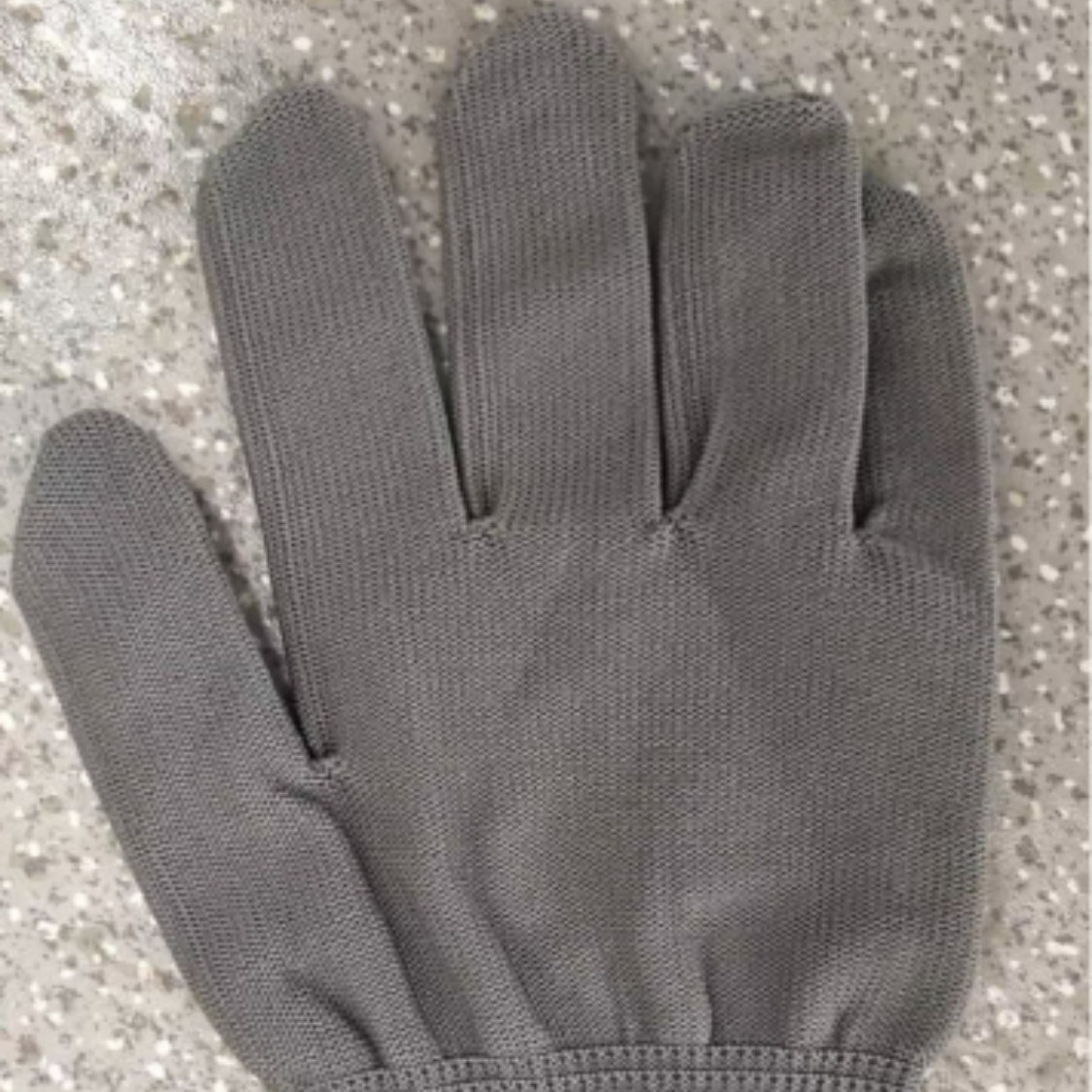 Gang tay xám trơn, không viền